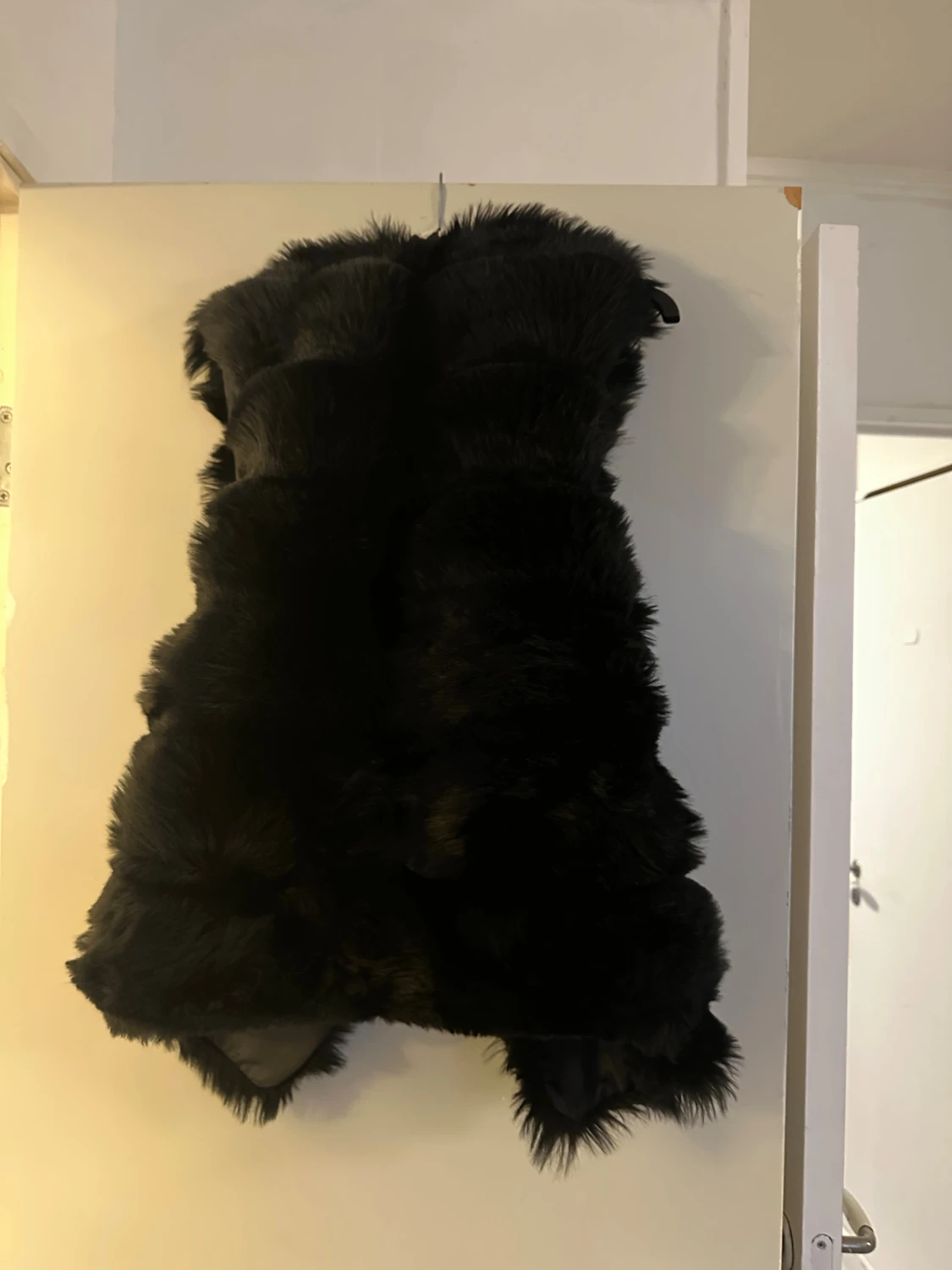 Svart fluffig pälsväst - 1