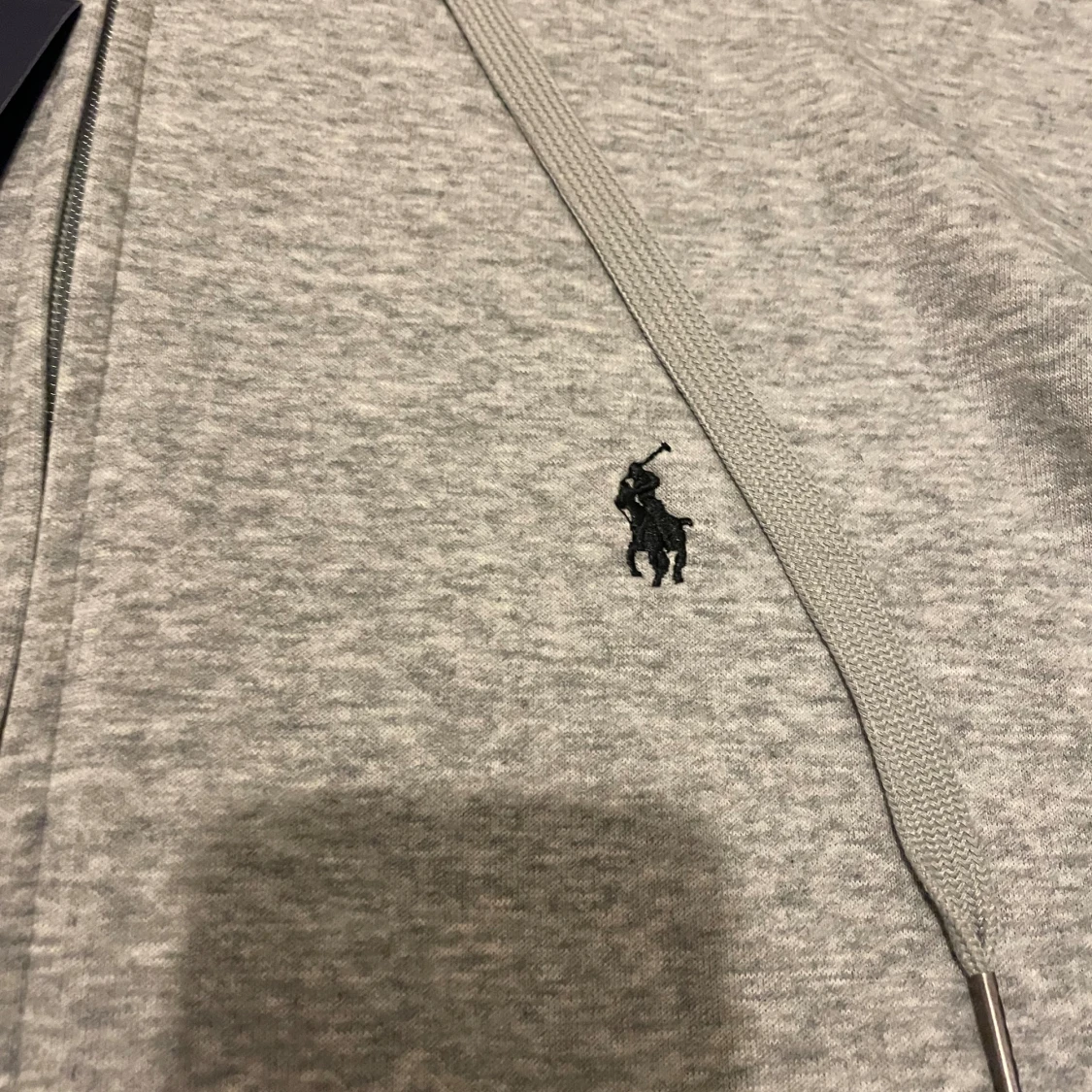 Grå hoodie från Polo Ralph Lauren - 2