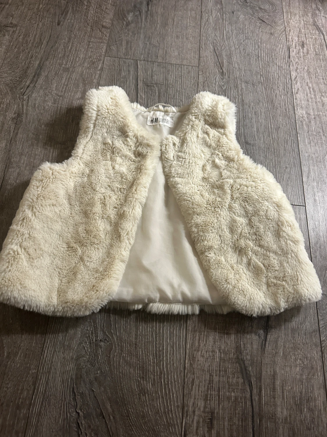 Krämvit pälsväst från H&M barn