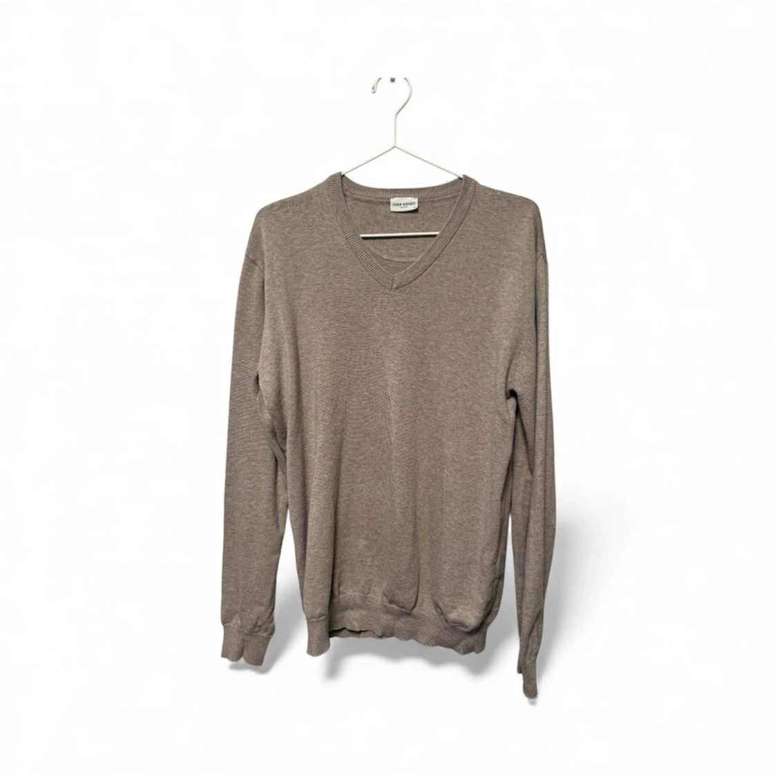 Beige v-ringad stickad tröja John Henric