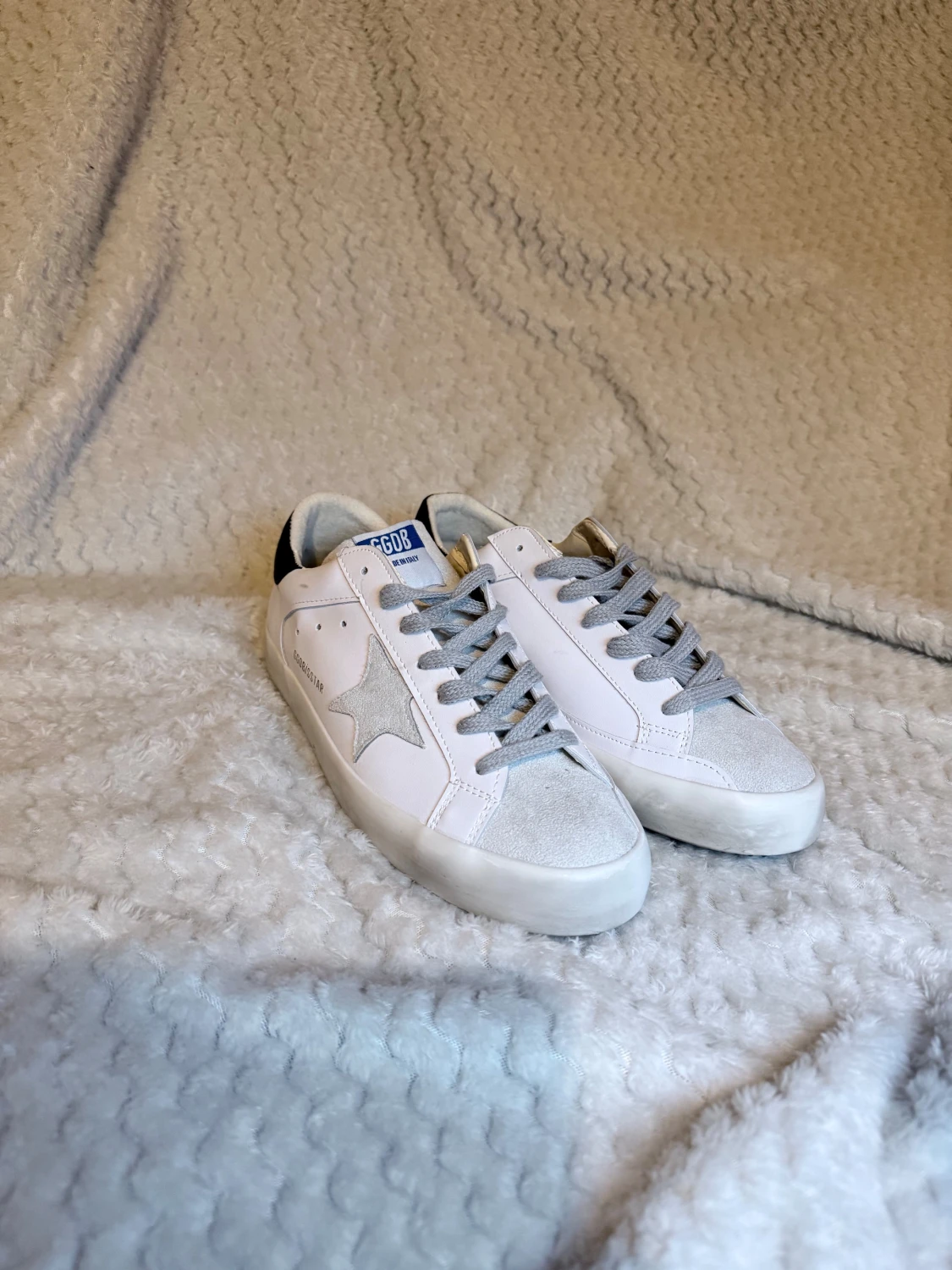 Golden Goose vita sneakers med stjärna