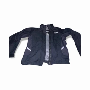 Northface jacka  - **Northface vent jacka**(den här modellen är utan luva)i  strl XS passar som S använder inte, Perfect för hösten o när de börjar bli kallt den håller värmen, kontakta mig vid intresse och frågor då pris kan diskuteras, köparen betalar frakt, kan mötas up i Gävle!!