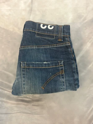 Dondup George Jeans | W32 - Sjukt feta dondup George jeans | Mest eftertraktade modellen på marknaden | Size w32 | Skick 8,5/10 | Modellen på bilden är 182, 73kg  📦 | Frakt sker samma dag som vid köp (lite beroende på tid) 