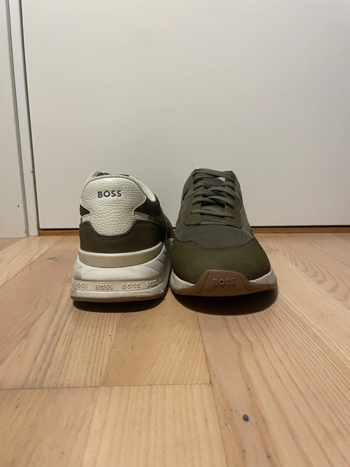 Olivgröna sneakers från Hugo Boss - 2