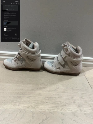 Isabel Marant Bekett sneakers - Hej! Jag säljer nu mina Isabel Marant skor som är i ett extremt bra skick då dem endast är använda ett fåtal gånger och 100% äkta och jag har kvitto som bevisar det. Priset är diskuterbart 💗💗