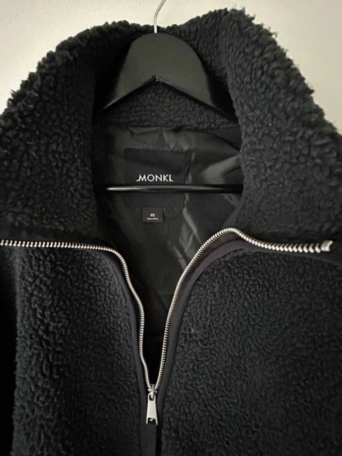 Svart teddyjacka från Monki XS - 1