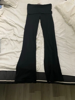 Bootcut low waist leggings från Gina young  - I storleken 146/158 💕💕