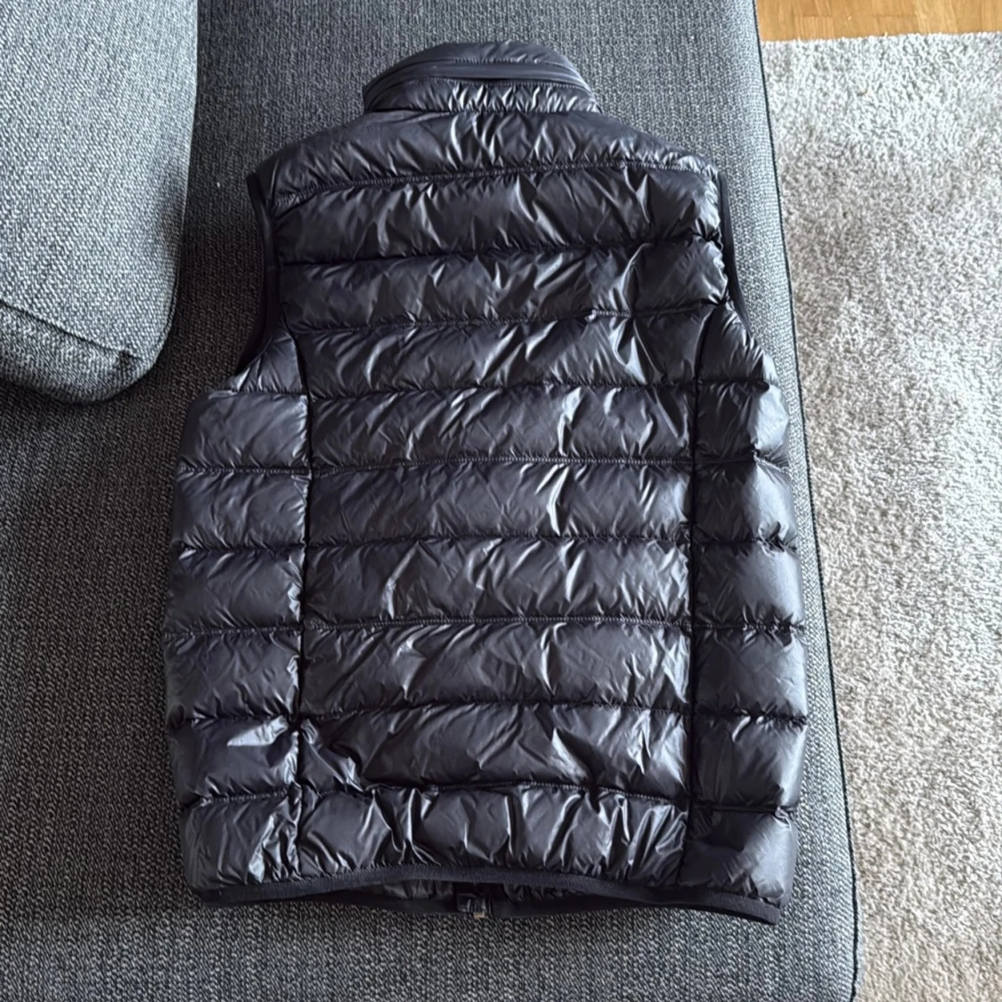 Svart dunväst från EA7 Emporio Armani - 1