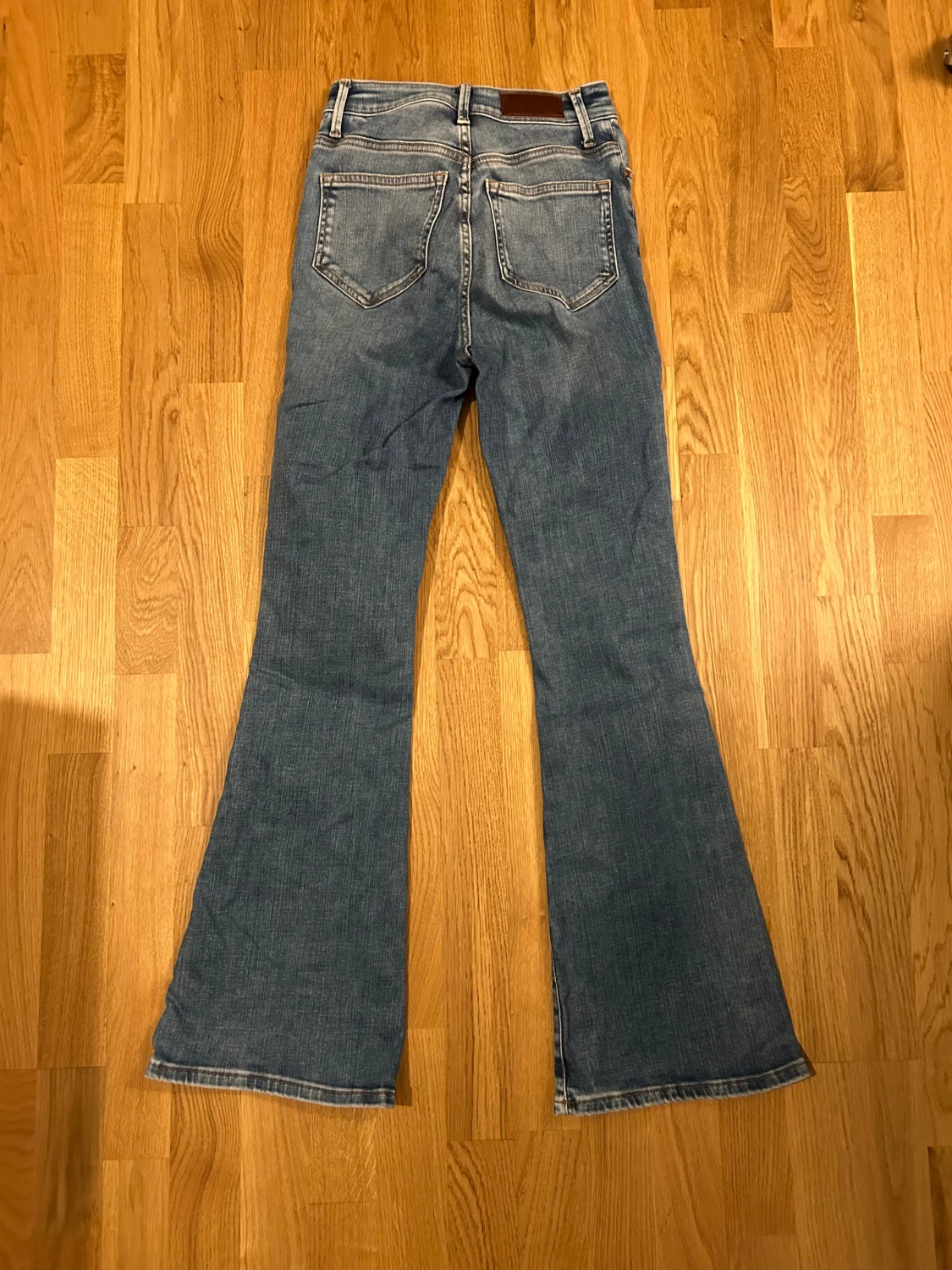 Blå Peachy Flare jeans, waist S, längd 31 - 1