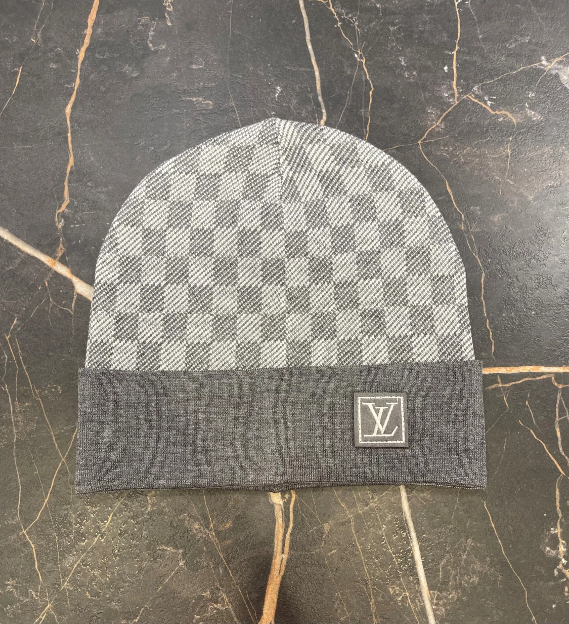 Grå rutig Louis Vuitton mössa och halsduk  - 1