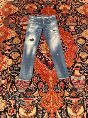 Dsquared 2 jeans 👖  - Nu säljer jag dessa feta dsquared 2 jeans för endast 959kr nypris runt 5599kr mvh CH 