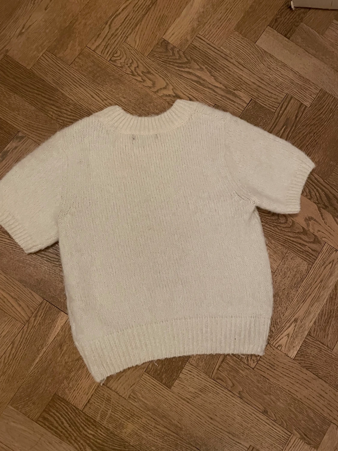 Vit stickad tröja  - 1