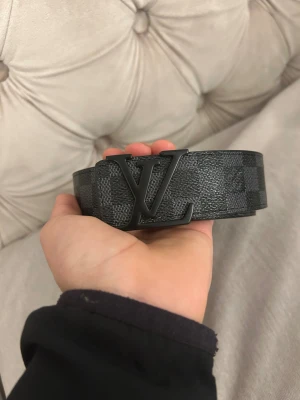Lv belte  - Lv belte som är helt ny 