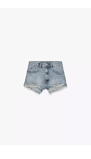 SLUTSÅLDA ZARA SHORTS - Säljer ett par blå jeansshorts från Zara. Nästan aldrig använt🩷