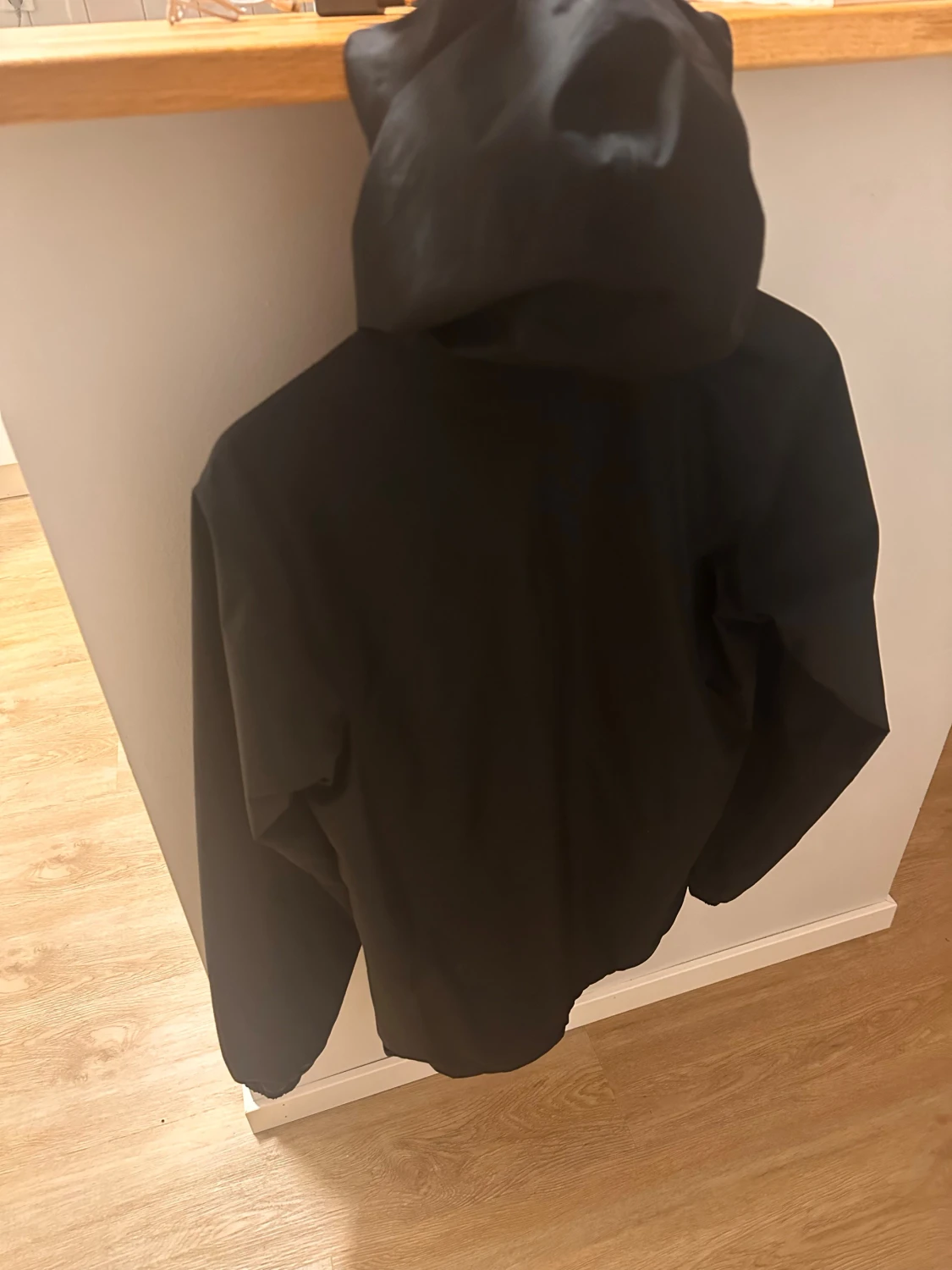 Svart vindjacka från Haglöfs med huva - 2