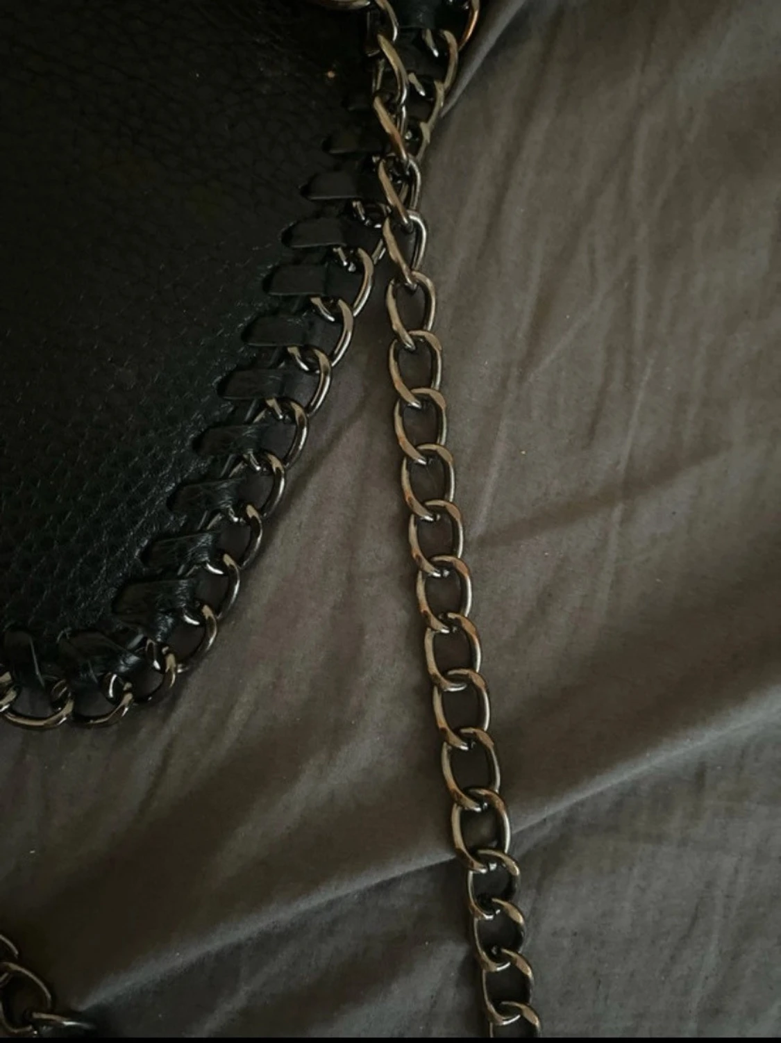 Svart axelväska med kedja - 5