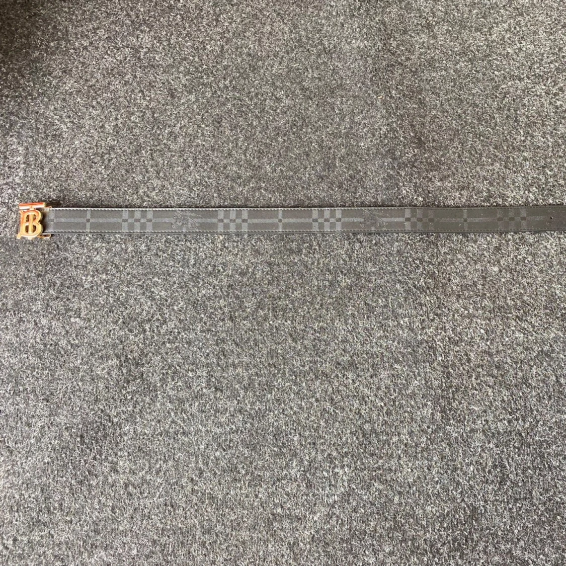 Burberry vändbart bälte med guldspänne - 1