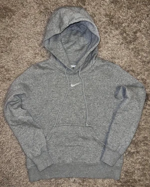 Nike hoodie - Nike hoodie center logo, nyskick