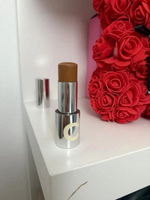 BB-stick caia  - BB-stick från caia i färgen 50 W har använt max 5 gånger, på bilden visar jag hur mycket det är kvar 💗