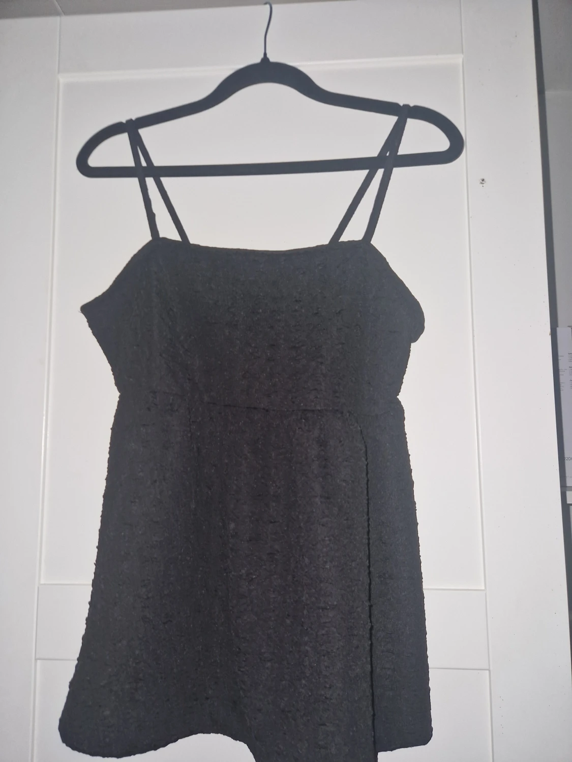 Svart tröja med volanger - 1