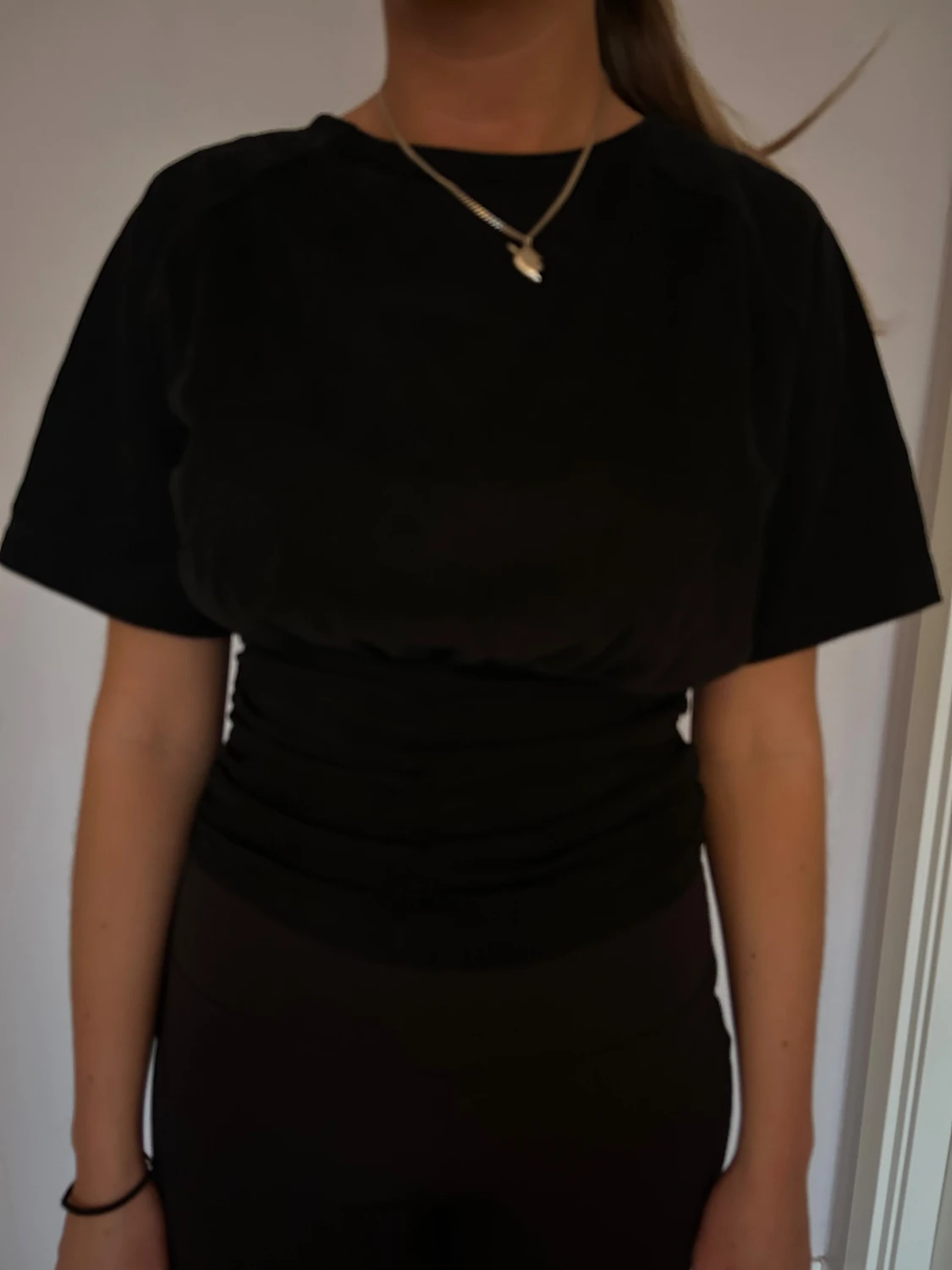 Svart croppad t-shirt