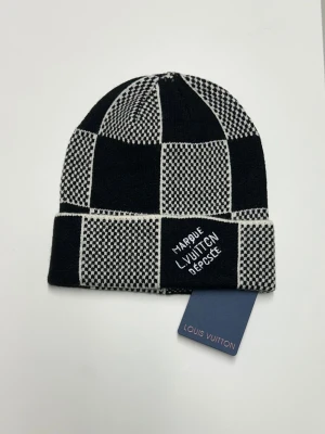 Lv Mössa - Helt ny aldrig använd. Storlek One size. Snabb frakt fraktar inom 24h.