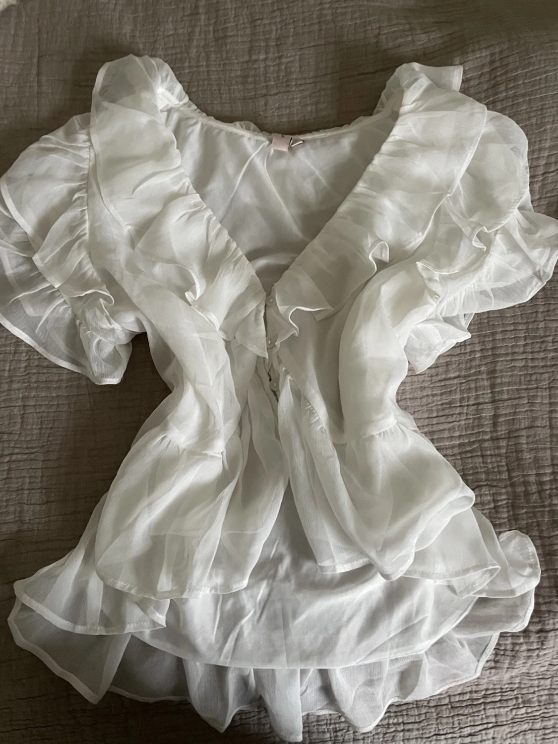 Vit blus från NELLY