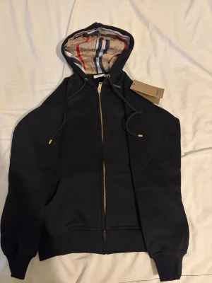 Burberry  - Helt ny och oanvänd 