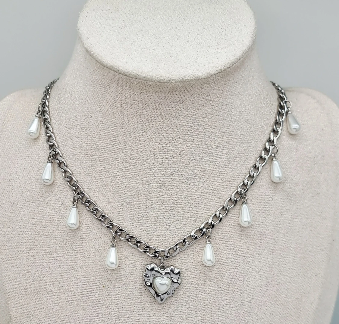 Stilfullt halsband med hjärta  - 2