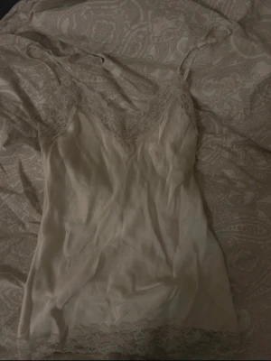  linnetopp från Intimissimi - Jätte fin, kolla defekter 