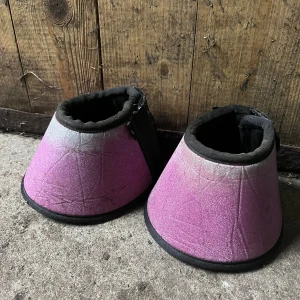 HorseGuard Bell Boots Large Pink - Snygga HorseGuard boots i storlek Large, rosa med svart kant. 