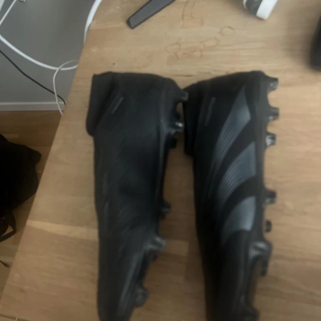 Svarta Adidas Predator fotbollsskor - 1