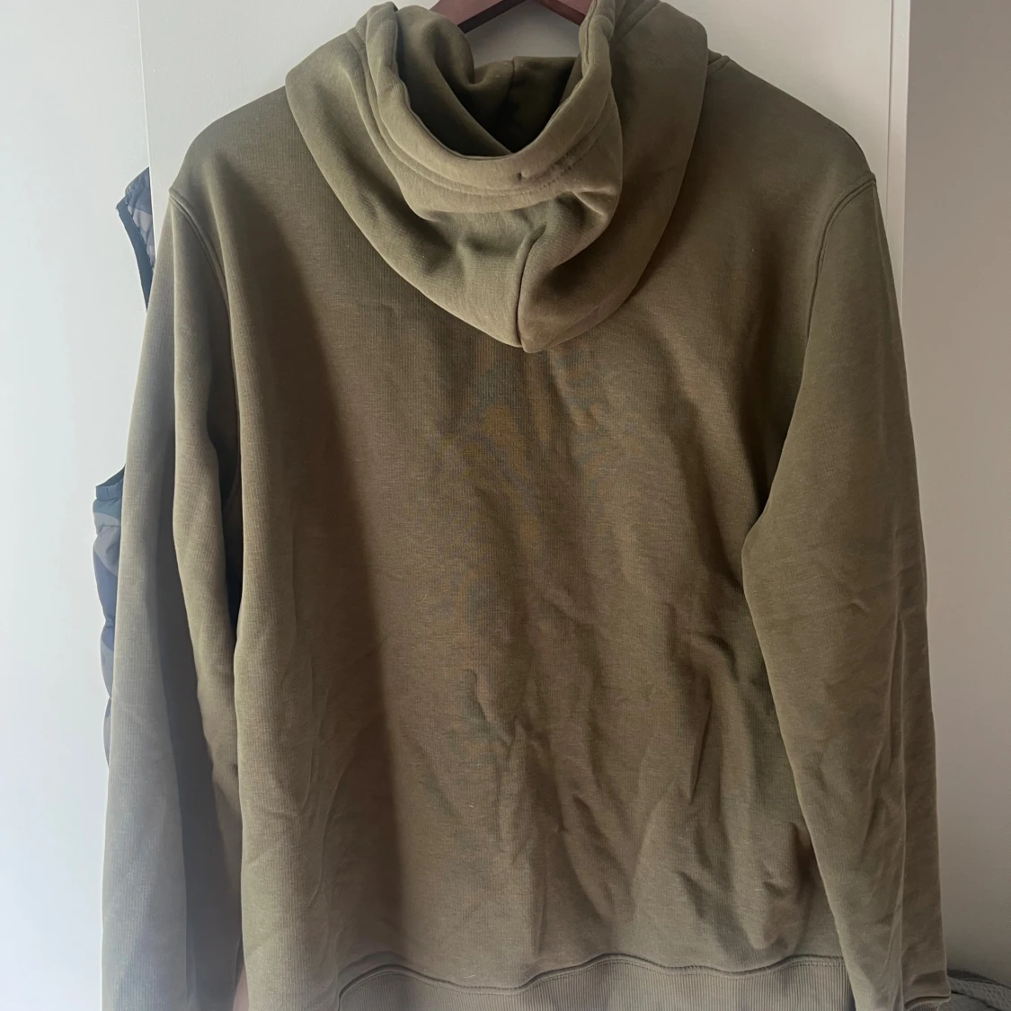 Olivgrön hoodie från Gant i bomull - 1