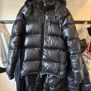 Ralph Lauren vinterjacka  - Nysckick, för mer bilder eller frågor är det bara att höra av sig. Digitalt kvitto finns
