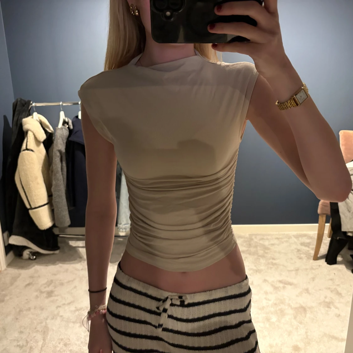 Beige croppad topp från Gina Tricot