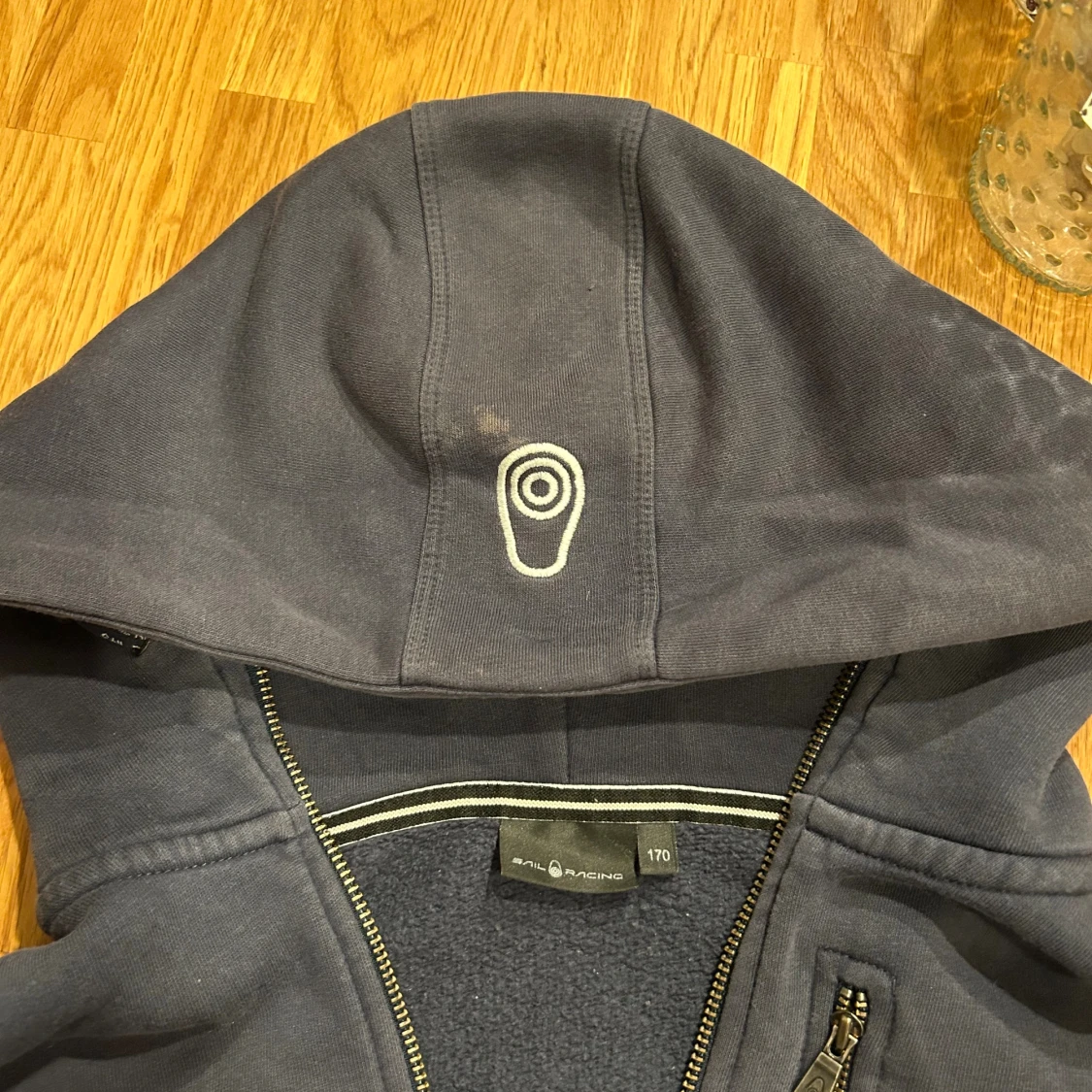 Säljer min tröja för jag inte använder den  - 1