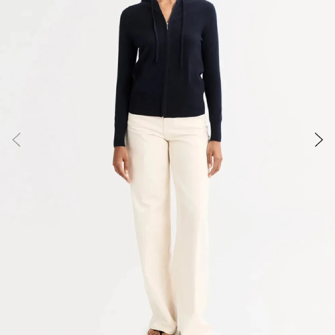 Mörkblå hoodie i kashmir från Soft Goat - 3