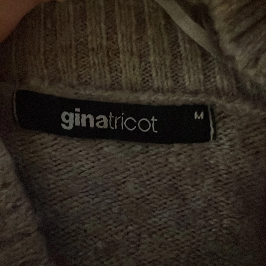 Beige polotröja från Gina Tricot - 2