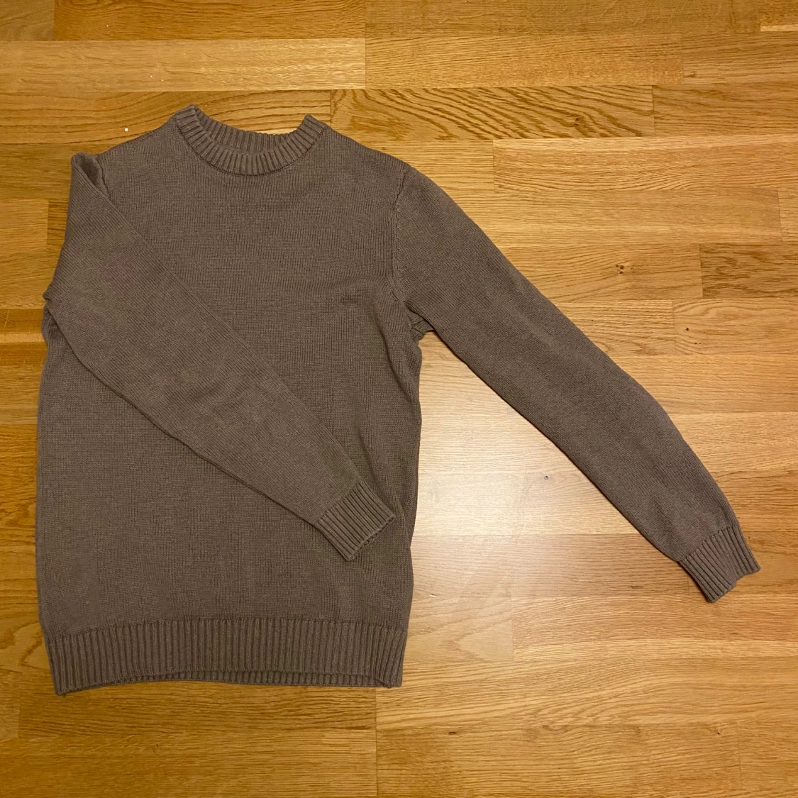 Beige stickad tröja från Dobber - 1