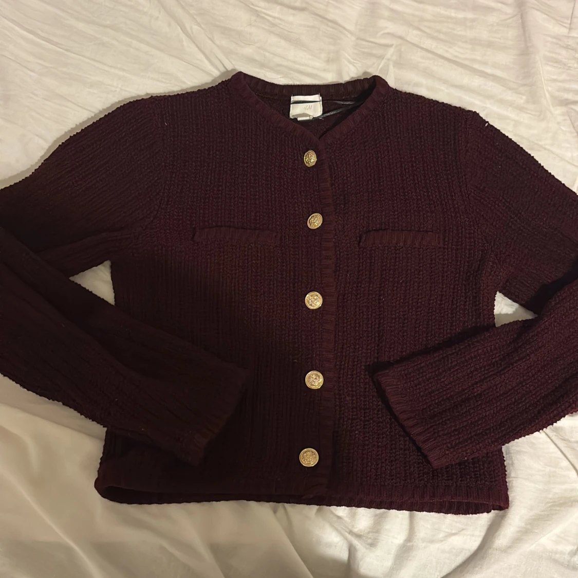 Vinröd stickad kofta från H&M