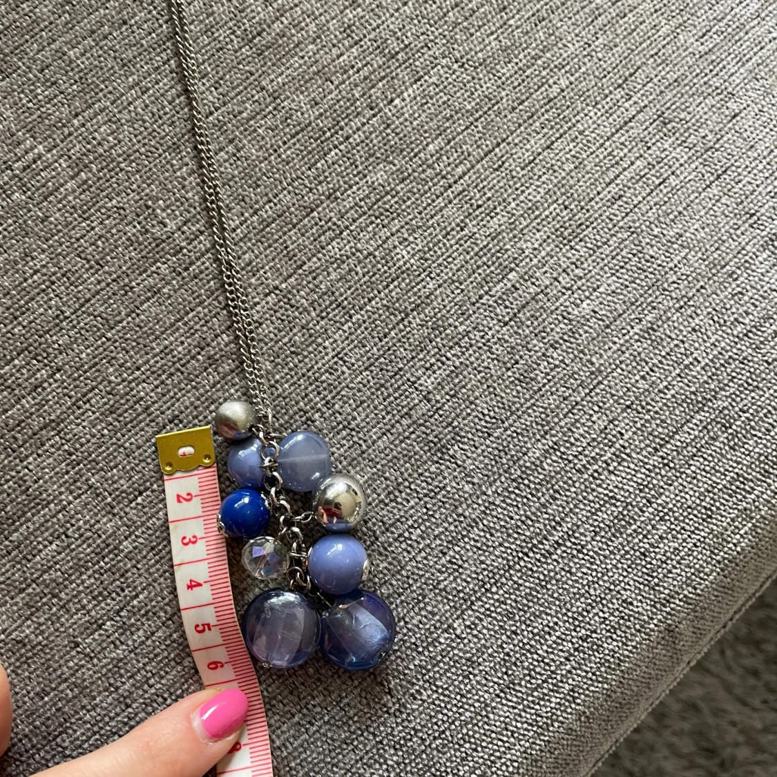 Nytt långt halsband med blå och silverfärgade pärlor - 3