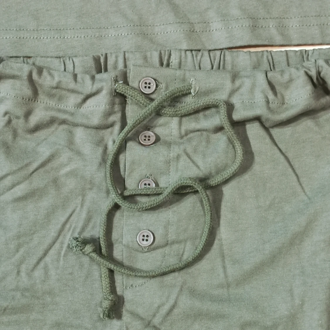 Olivgröna Snoopy pyjamas i 2 delar  - 4