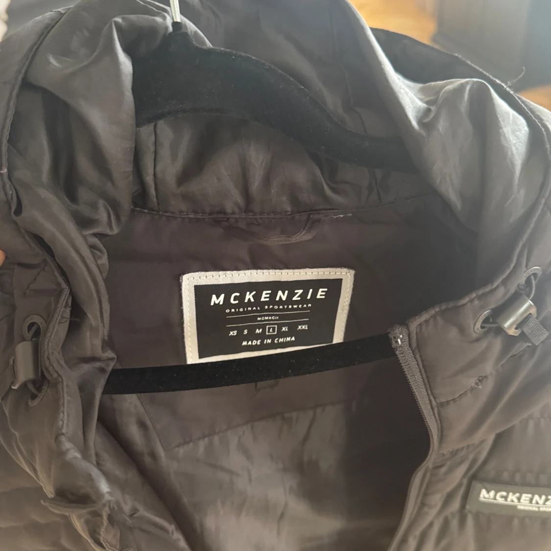 Svart pufferjacka från McKenzie M - 3