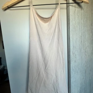 Ljusrosa linne från H&M - Linne med öppen rygg och knyt runt halsen!.