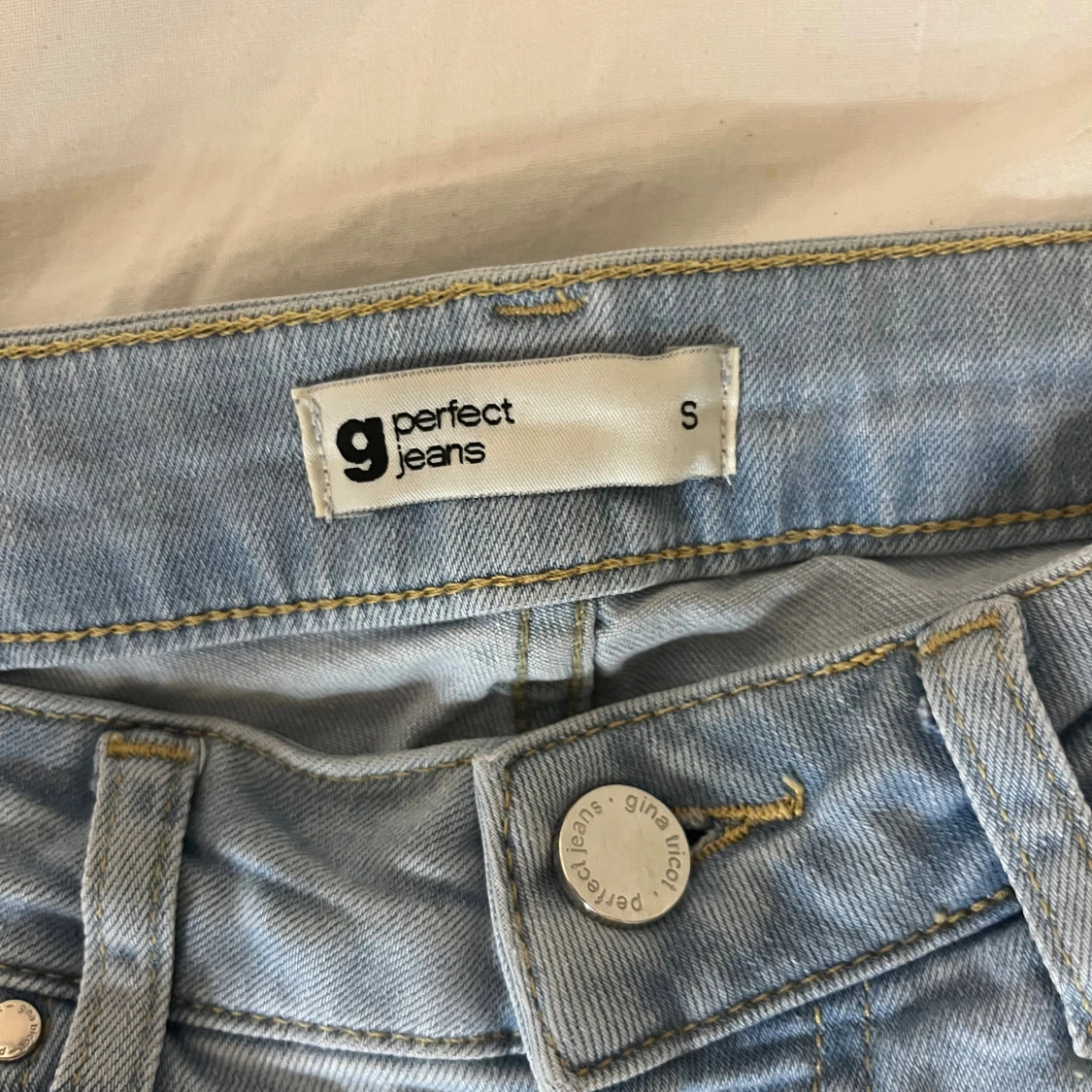 Ljusblå bootcut jeans från Gina Tricot - 3