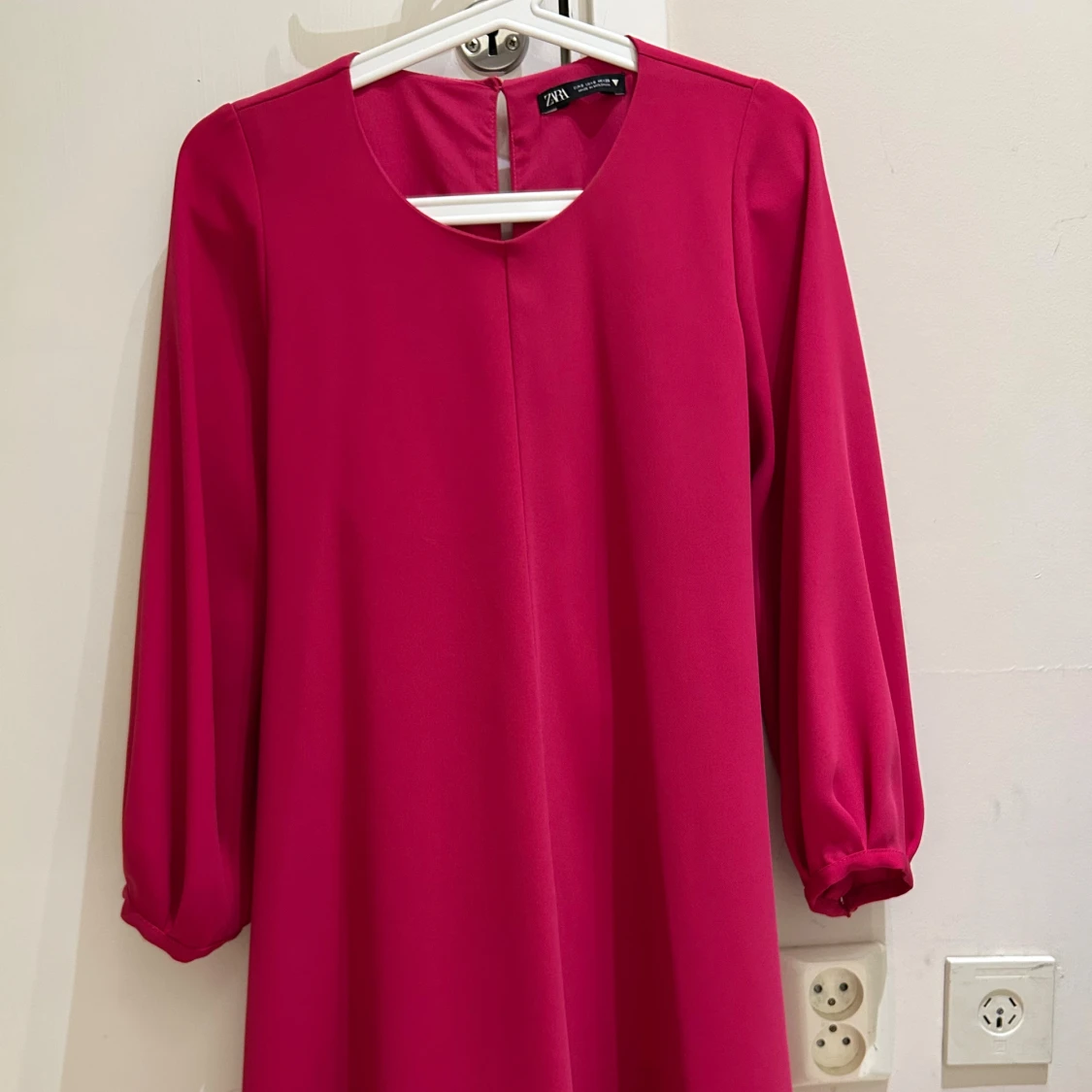Ceriserosa klänning från Zara