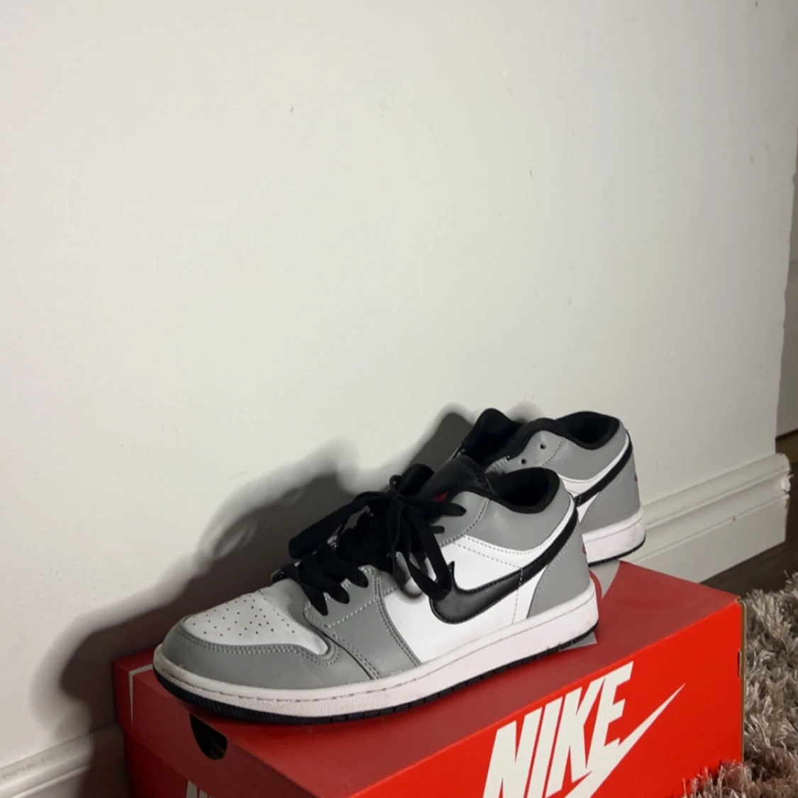 Nike Jordan 1 Low Grå/Vit US 8.5 - 1