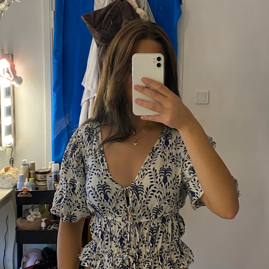 Vit och blå blommig blus AWARE XS - 1