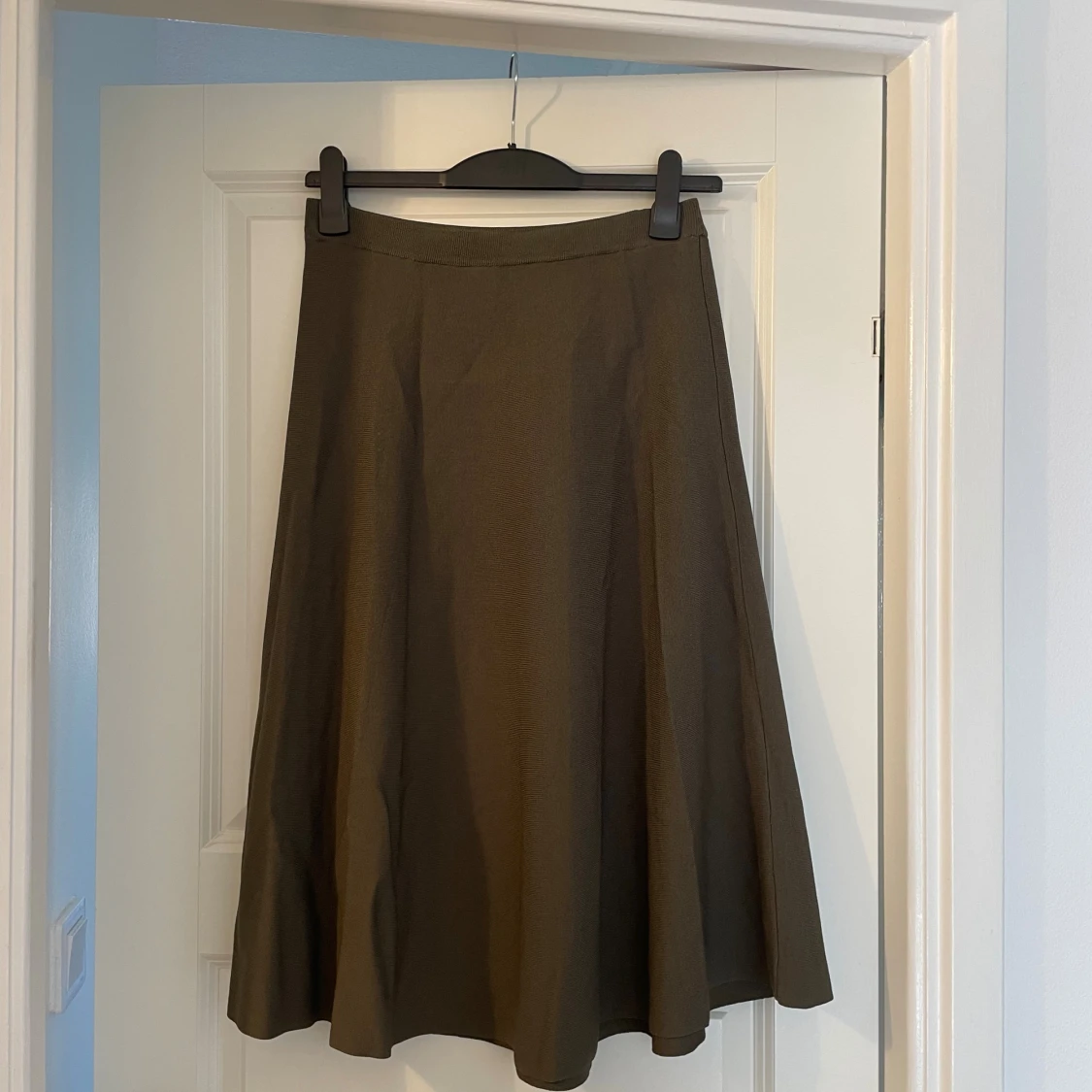 Olivgrön långkjol från H&M