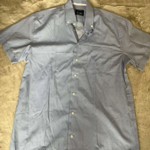 Skjorta - Bra skick, har nästan aldrig använt..